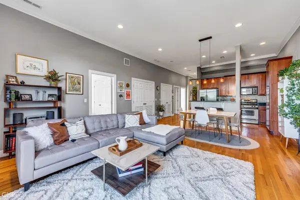 2934 W Montrose AVE #303, Chicago, IL 60618