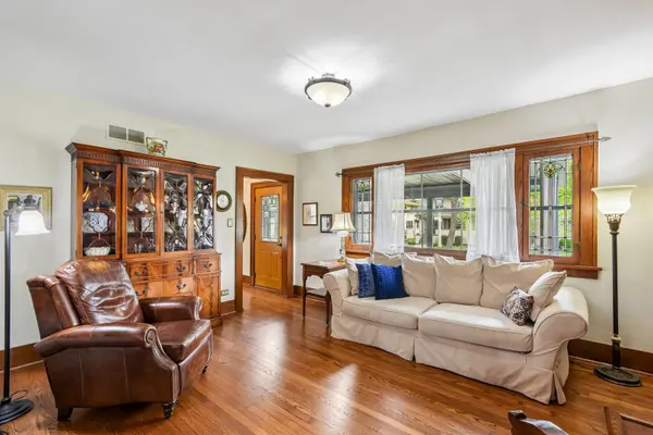 821 N Grove AVE, Oak Park, IL 60302