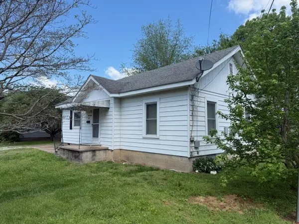 900 E Browning ST, Marion, IL 62959