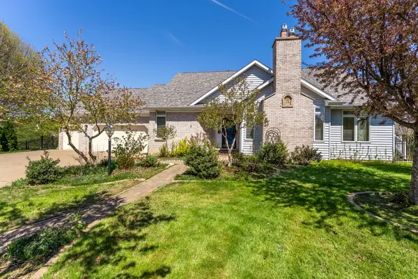 4629 Willowwood CT, Davenport, IA 52807
