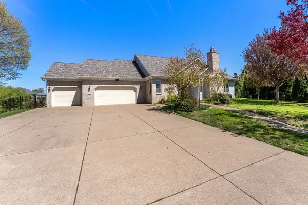 4629 Willowwood CT, Davenport, IA 52807