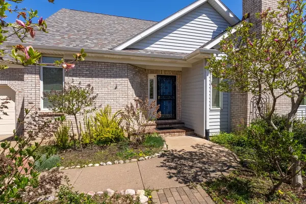 4629 Willowwood CT, Davenport, IA 52807