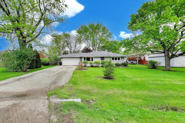 9 Johnathan RD, Lake Zurich, IL 60047