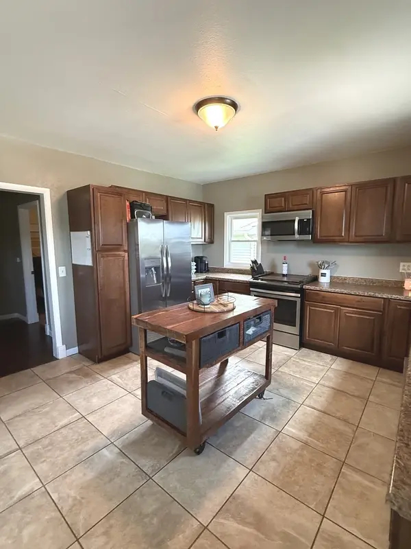 1125 Briarcliff LN, Clinton, IA 52732