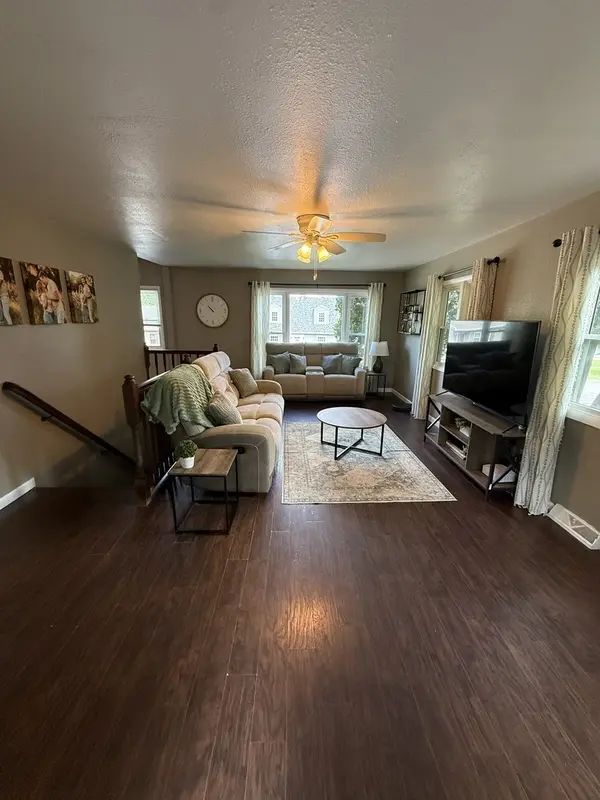 1125 Briarcliff LN, Clinton, IA 52732
