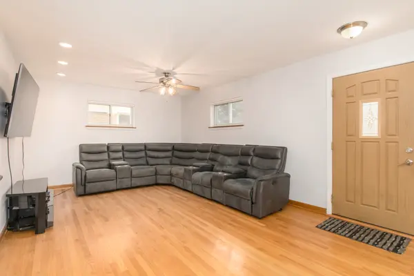 8233 N Octavia AVE, Niles, IL 60714