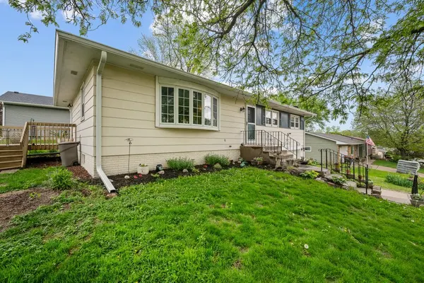 4131 Fillmore LN, Davenport, IA 52806