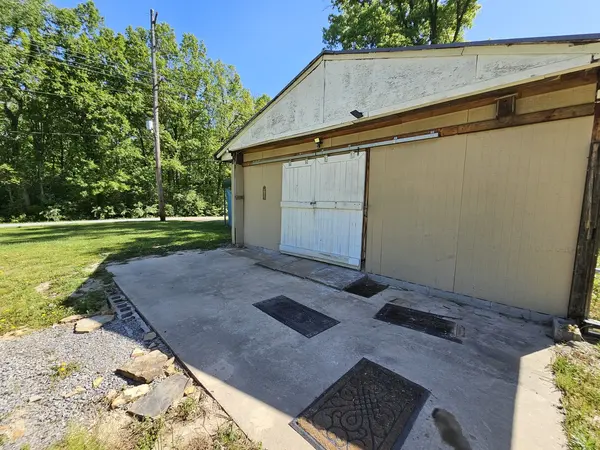 450 W Saddle Club RD, Bonnie, IL 62816