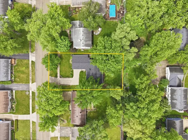 323 E Dresser RD, Dekalb, IL 60115