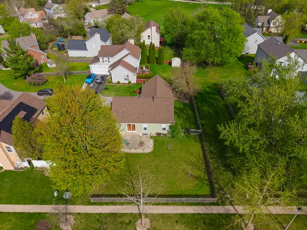 2022 N Aspen DR, Woodstock, IL 60098