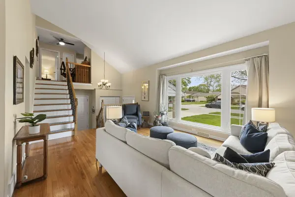 2426 S Shag Bark TRL, Arlington Heights, IL 60005
