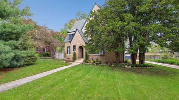 726 W Highland AVE, Elgin, IL 60123