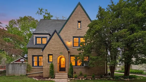 726 W Highland AVE, Elgin, IL 60123