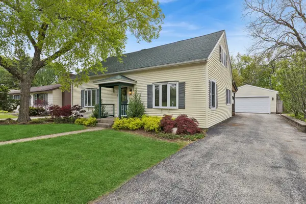 366 Poplar ST, Crystal Lake, IL 60014