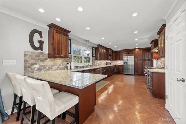961 N TOPANGA DR, Palatine, IL 60074