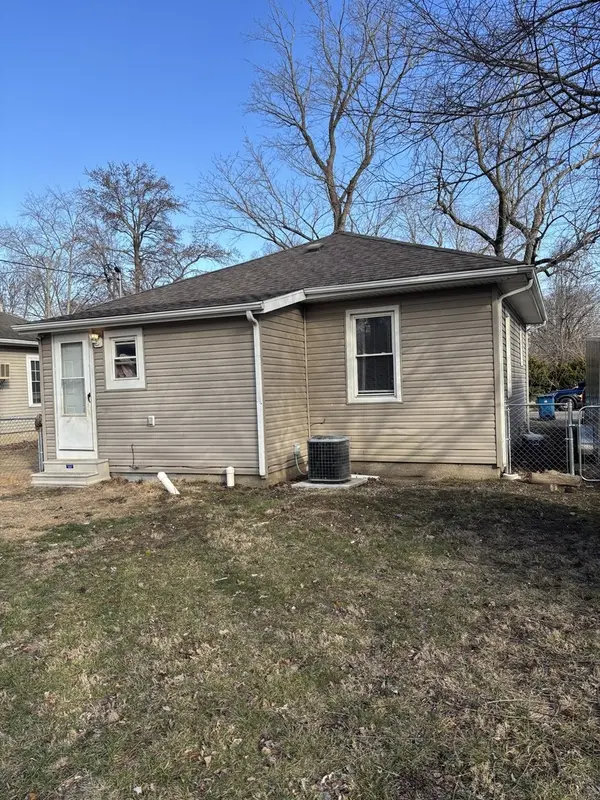 718 E Taylor ST, Benton, IL 62812