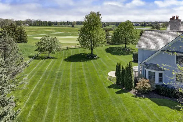 563 Greenway DR, Lake Forest, IL 60045