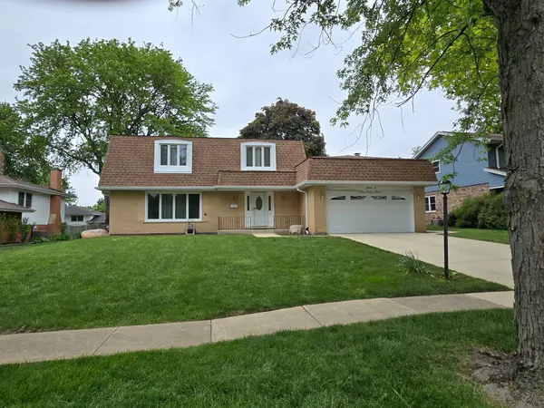 18W193 Holly AVE, Darien, IL 60561
