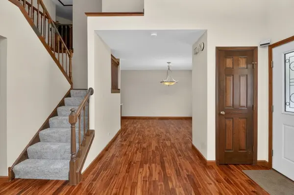 1694 Hampshire DR, Elk Grove Village, IL 60007