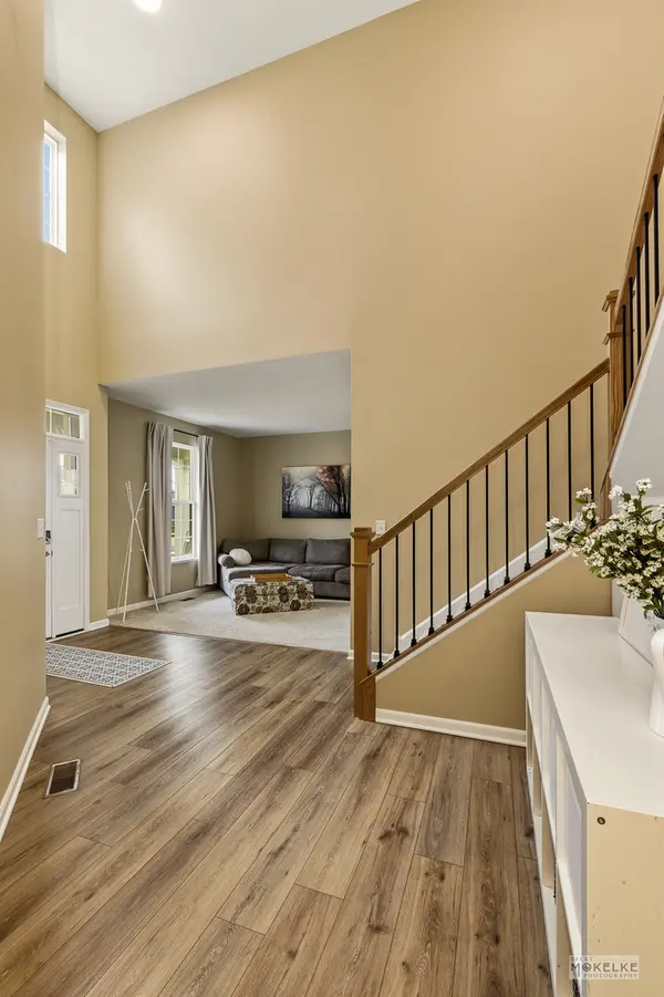 1303 Collins DR, Elburn, IL 60119