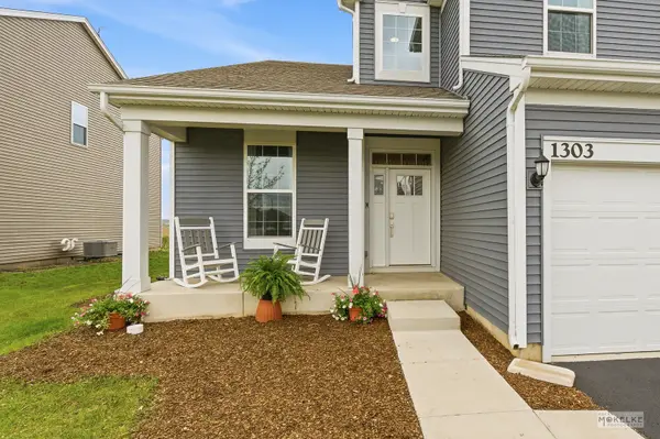 1303 Collins DR, Elburn, IL 60119