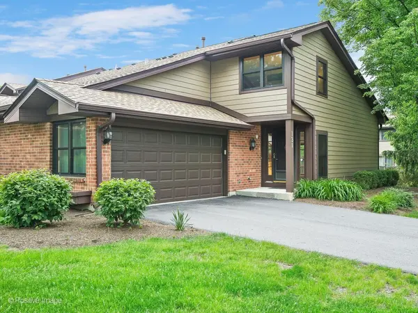 131 White Birch LN, Westmont, IL 60559