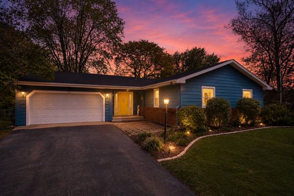 218 E Nerge RD, Roselle, IL 60172