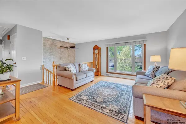26 Washtenaw ST, Algonquin, IL 60102