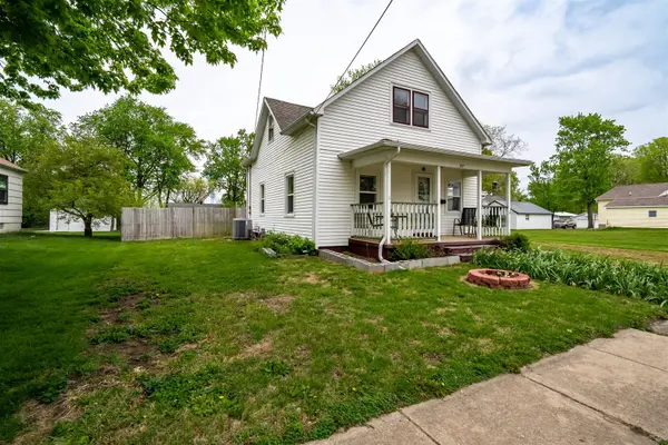 357 W 3rd ST, El Paso, IL 61738