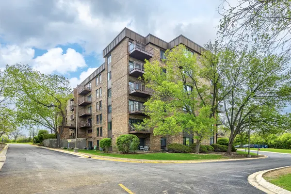 425 WALNUT CREEK LN #1608, Lisle, IL 60532