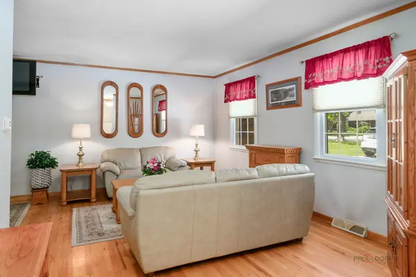 615 E Golf RD, Libertyville, IL 60048