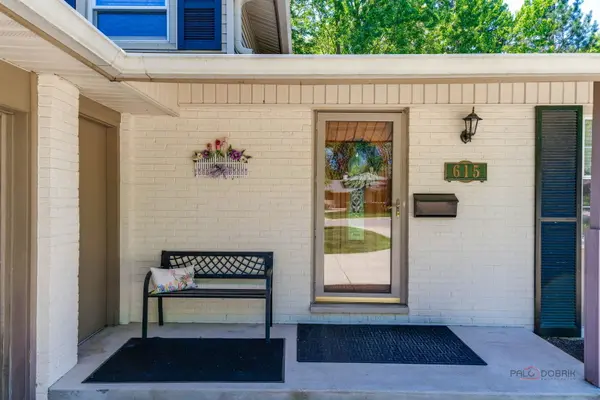 615 E Golf RD, Libertyville, IL 60048