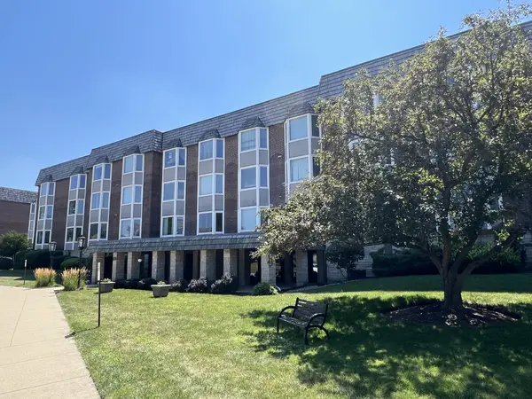 500 Thames Pkwy #1F, Park Ridge, IL 60068
