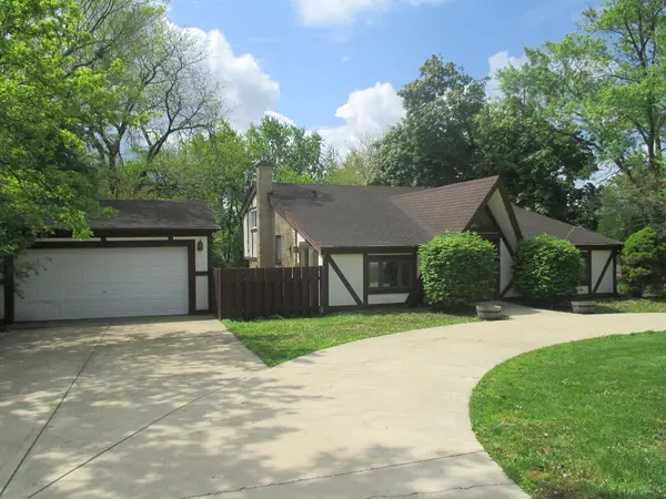 2N131 Willard ST, Carol Stream, IL 60188