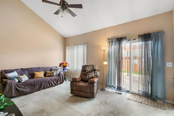 1493 Exeter LN, South Elgin, IL 60177