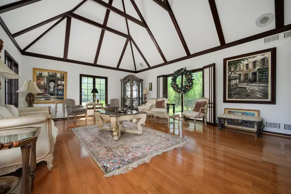 1340 Wood Hill LN, Lake Forest, IL 60045