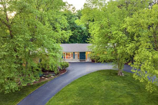 304 S Circle DR, Palatine, IL 60067