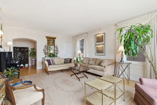2912 N Commonwealth AVE #8D, Chicago, IL 60657