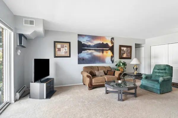 2407 E Olive ST #2F, Arlington Heights, IL 60004