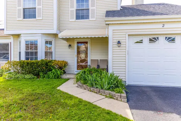 2 SANDHURST RD, Mundelein, IL 60060