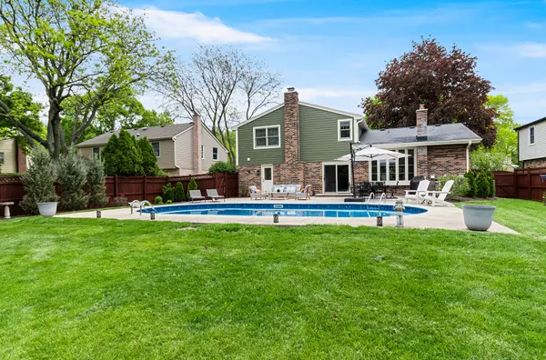 1527 CHICKASAW DR, Naperville, IL 60563