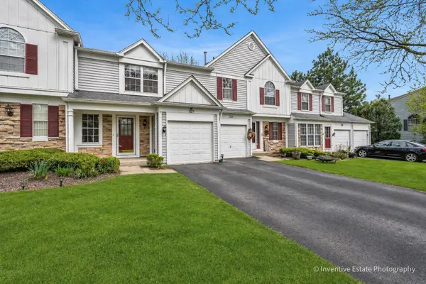 327 Shadybrook LN, Aurora, IL 60504