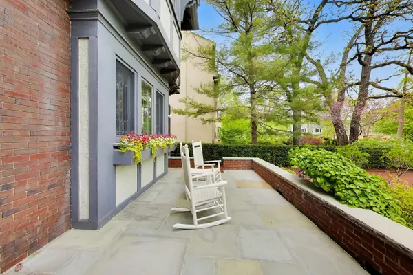 1218 Sheridan RD, Evanston, IL 60202