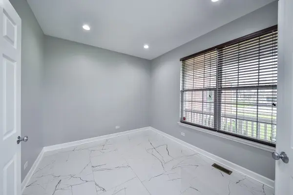 2393 Bryn Mawr LN, Crystal Lake, IL 60014