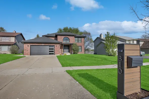 810 Kent CIR, Bartlett, IL 60103