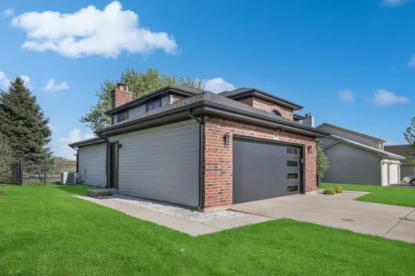 810 Kent CIR, Bartlett, IL 60103