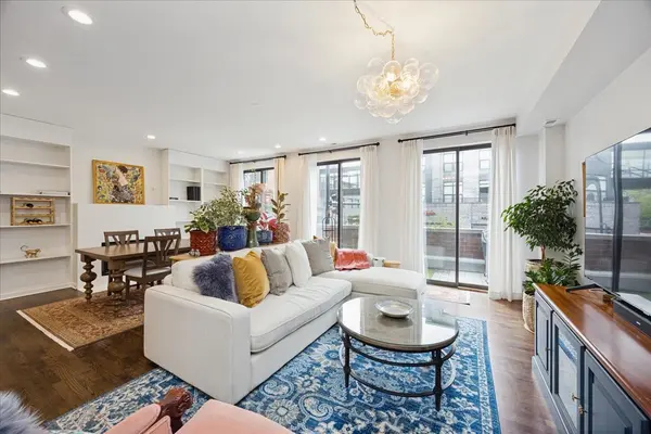 2509 N Milwaukee AVE #1S, Chicago, IL 60647