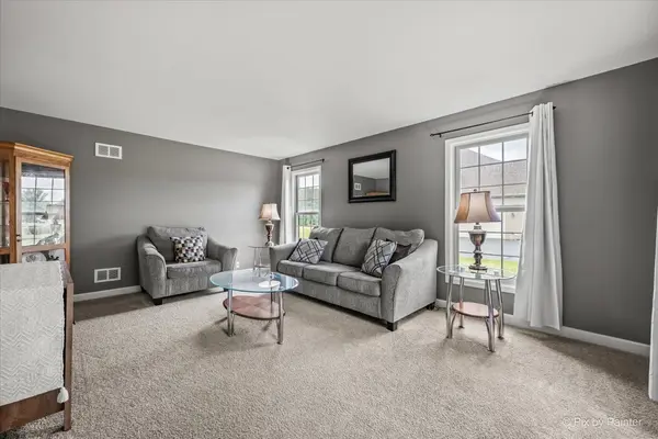 810 Woodridge TRL, Mchenry, IL 60050