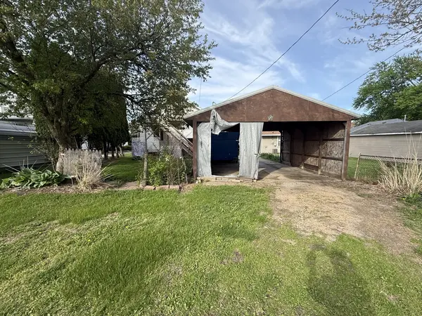 247 17th PL, Clinton, IA 52732