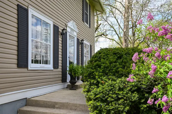 273 Geneva RD, Glen Ellyn, IL 60137